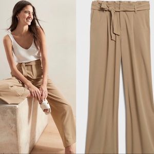 SOLD. NWOT. Banana Republic. Wide-Leg Pant. S